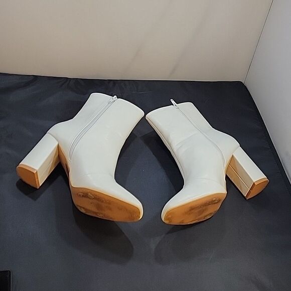 FASHION NOVA SIDE ZIP CHUNKY HEELED CLASSIC BOOTS - Picture 10 of 16